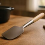 découvrez notre guide complet pour bien choisir vos ustensiles en silicone, alliant praticité, durabilité et sécurité en cuisine.
