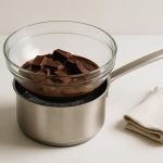 apprenez à faire fondre le chocolat au bain-marie facilement grâce à nos conseils simples et rapides pour une texture parfaite à chaque fois.